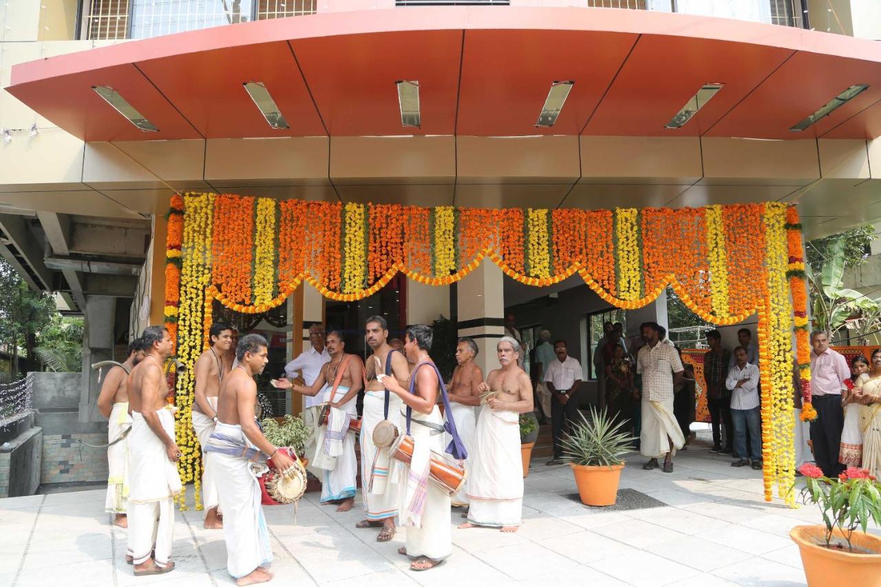Devanganam Residency Hotel Guruvayur Exterior photo