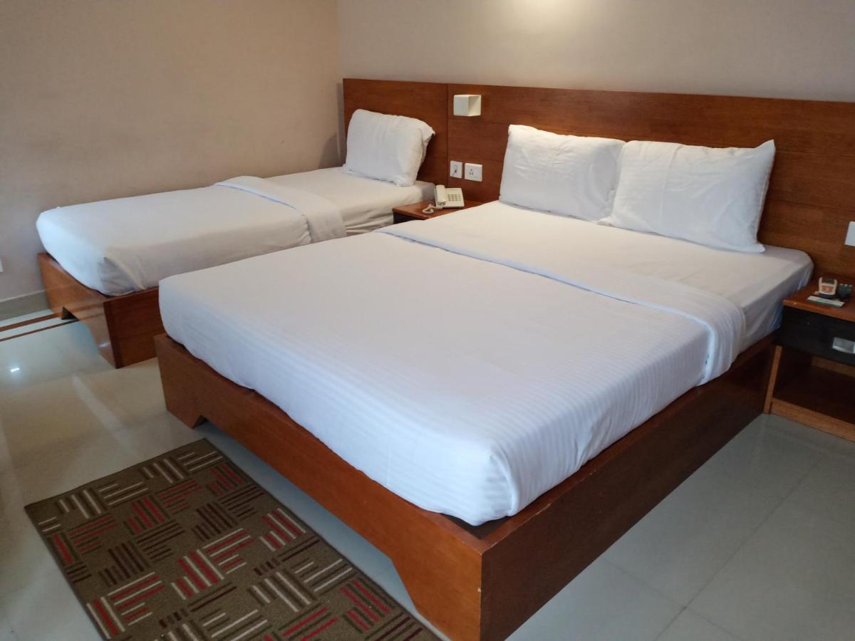 Devanganam Residency Hotel Guruvayur Exterior photo
